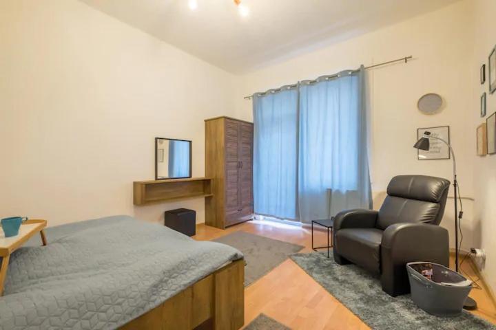 Stay And Play - Foosball And Comfort Sofia Exterior photo