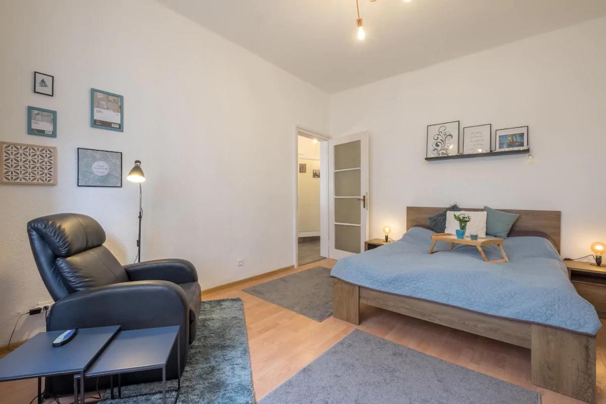 Stay And Play - Foosball And Comfort Sofia Exterior photo